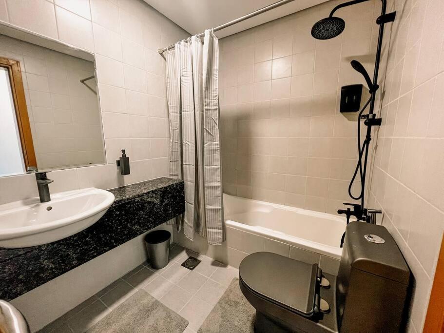 New Luxury 1br Near Burj Khalifa Apartment