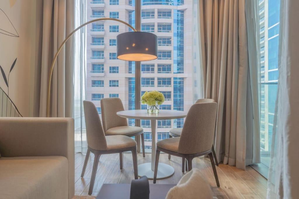 Maison De Luxe - Jumeirah Living Marina Gate Apartment