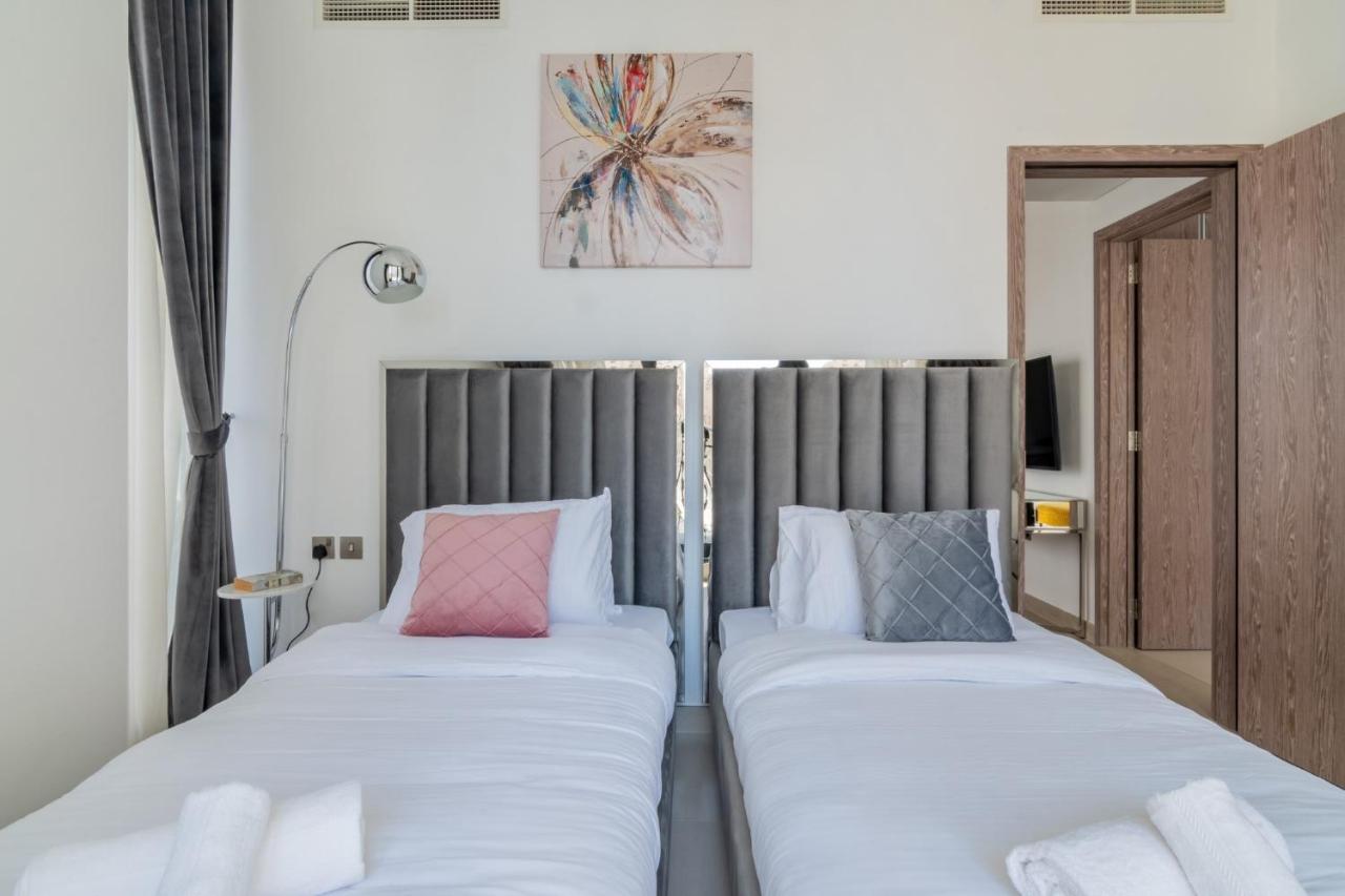 Vivid 2-bedroom Marina View Apartment Dubai