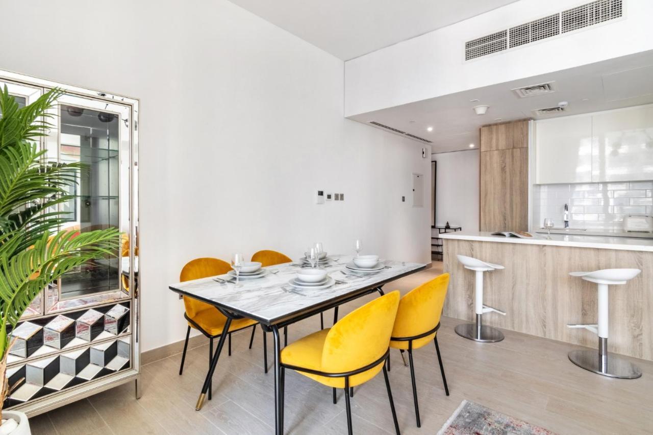 Vivid 2-bedroom Marina View Apartment