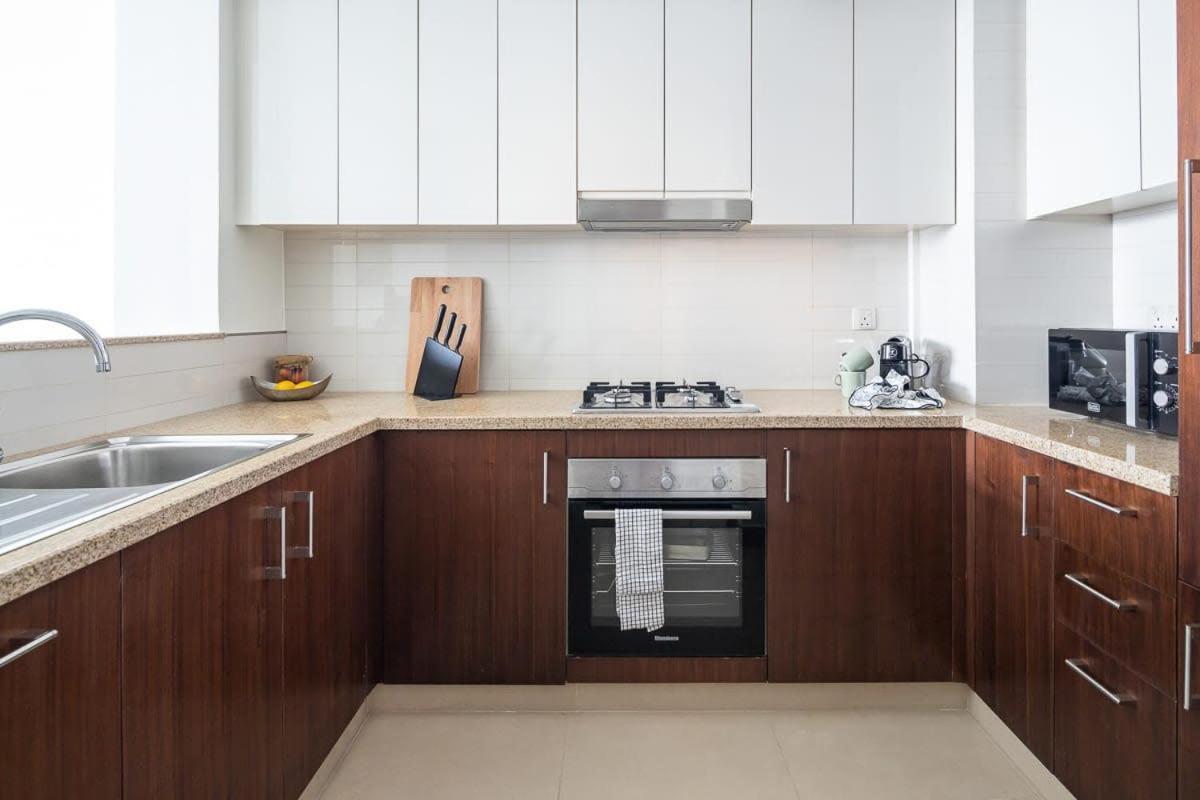 Frank Porter - Burj Vista Apartment Dubai