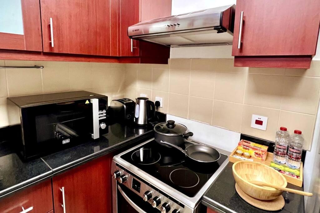 By The In Bahar, Jbr Apartment
