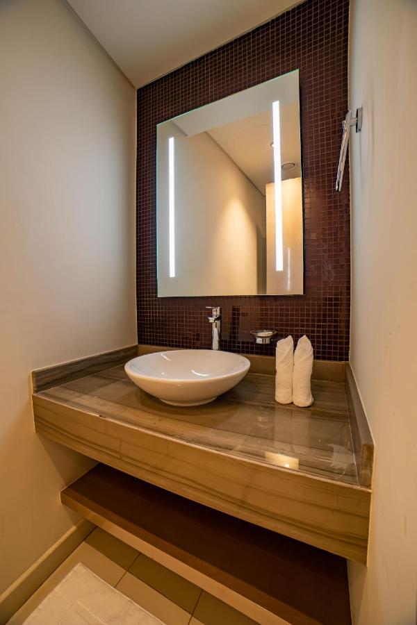 Luxury 2br In Paramount Towers Business Bay Apartment *