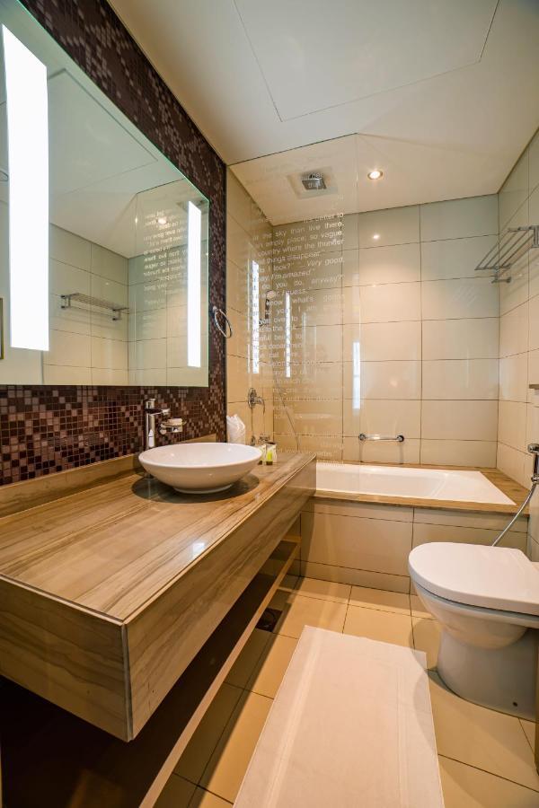 Luxury 2br In Paramount Towers Business Bay *