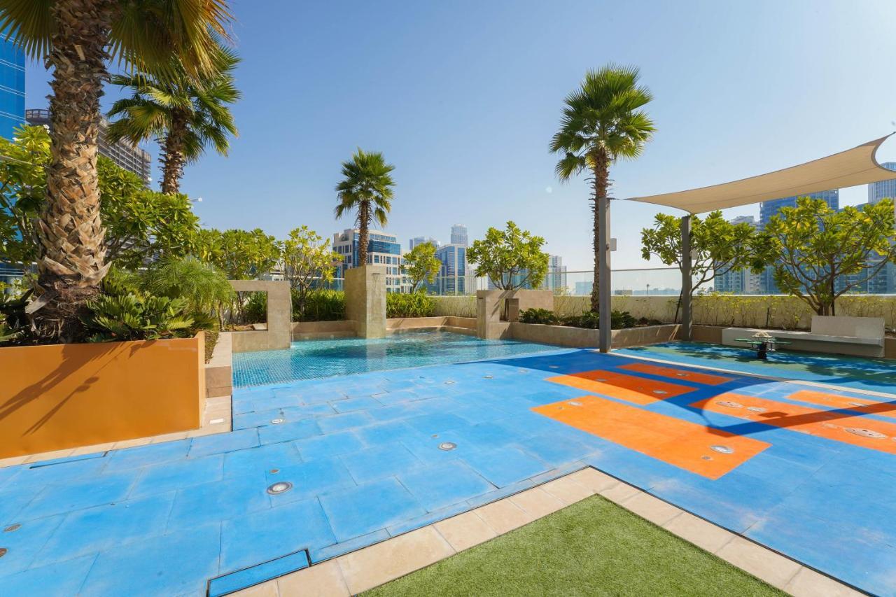 Apartment Aliving Stylish With Partial Burj & Canal Views- Prive , Business Bay 713 *