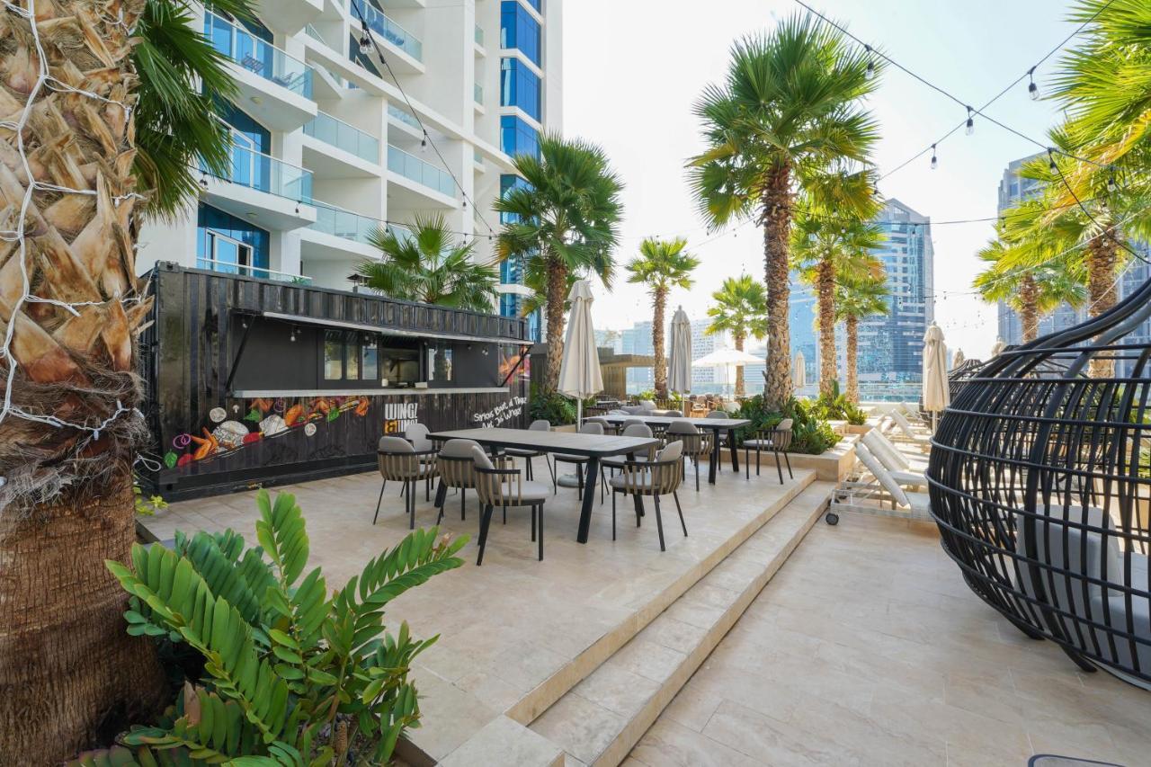 Aliving Stylish With Partial Burj & Canal Views- Prive , Business Bay 713 Apartment Dubai