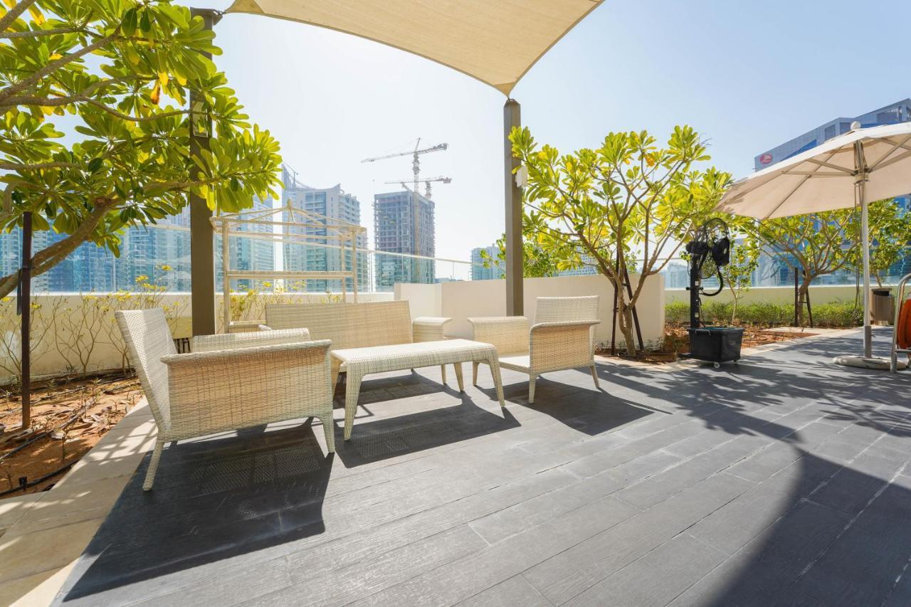 Apartment Aliving Stylish With Partial Burj & Canal Views- Prive , Business Bay 713