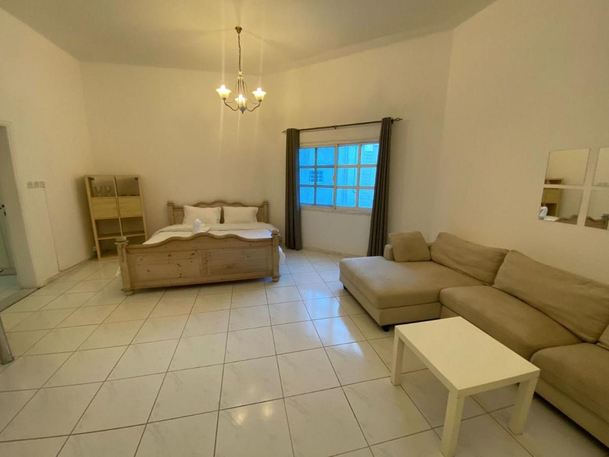 Comfortable Private In Compound Housing