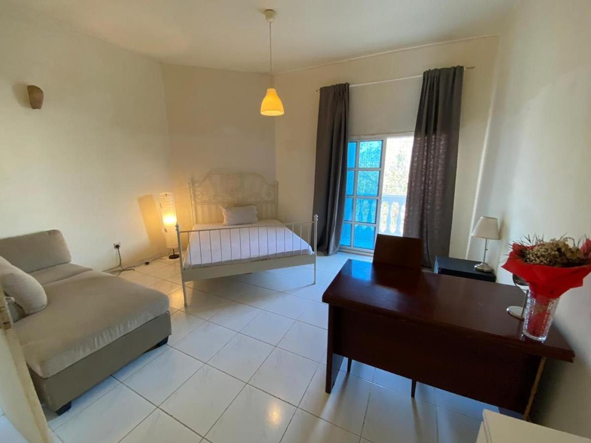 Guest house Comfortable Private In Compound Housing Dubai