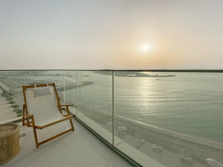 Trophy 2bdr Sandy Shores Retreat With Panoramic Sea View & Private Access