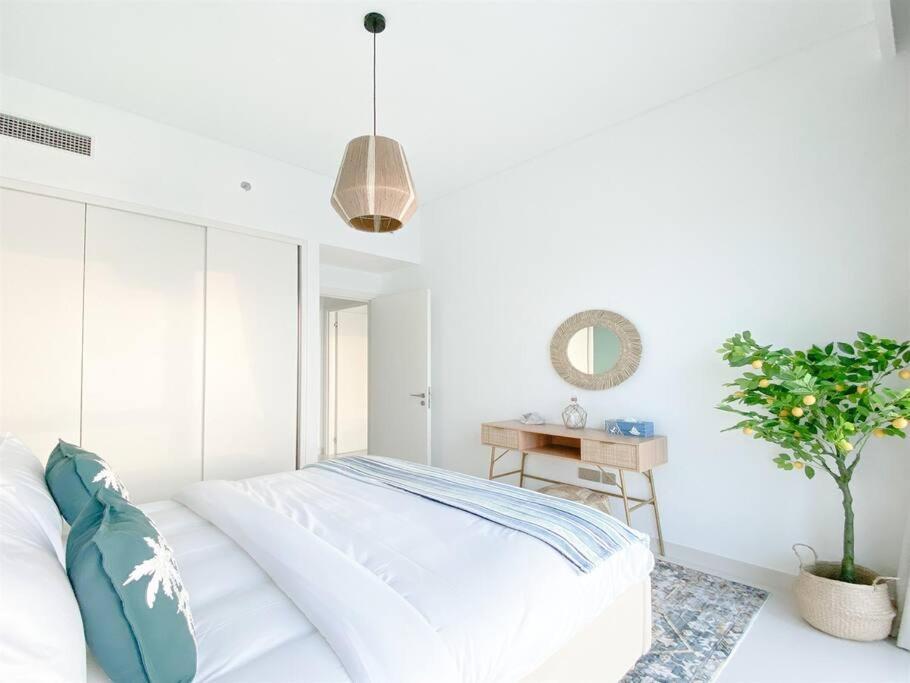 Trophy 2bdr Sandy Shores Retreat With Panoramic Sea View & Private Access * Dubai