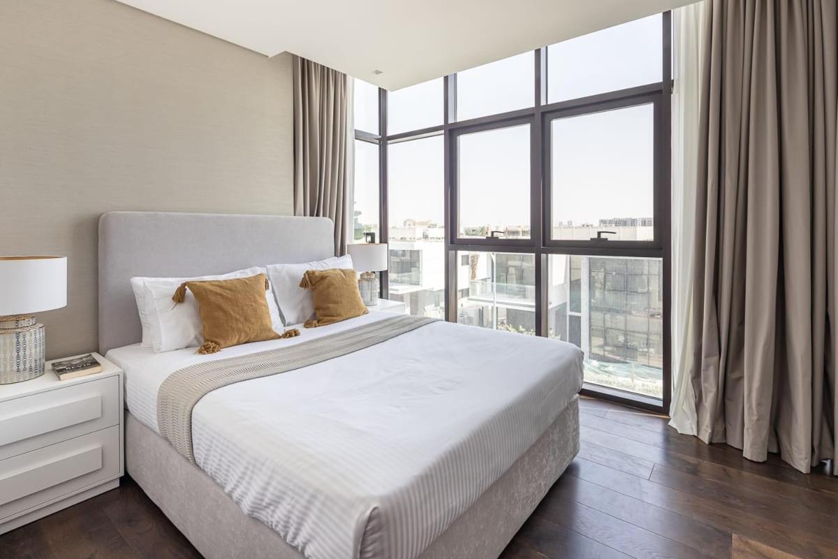 Frank Porter - Damac Hills Veneto Villas * Dubai
