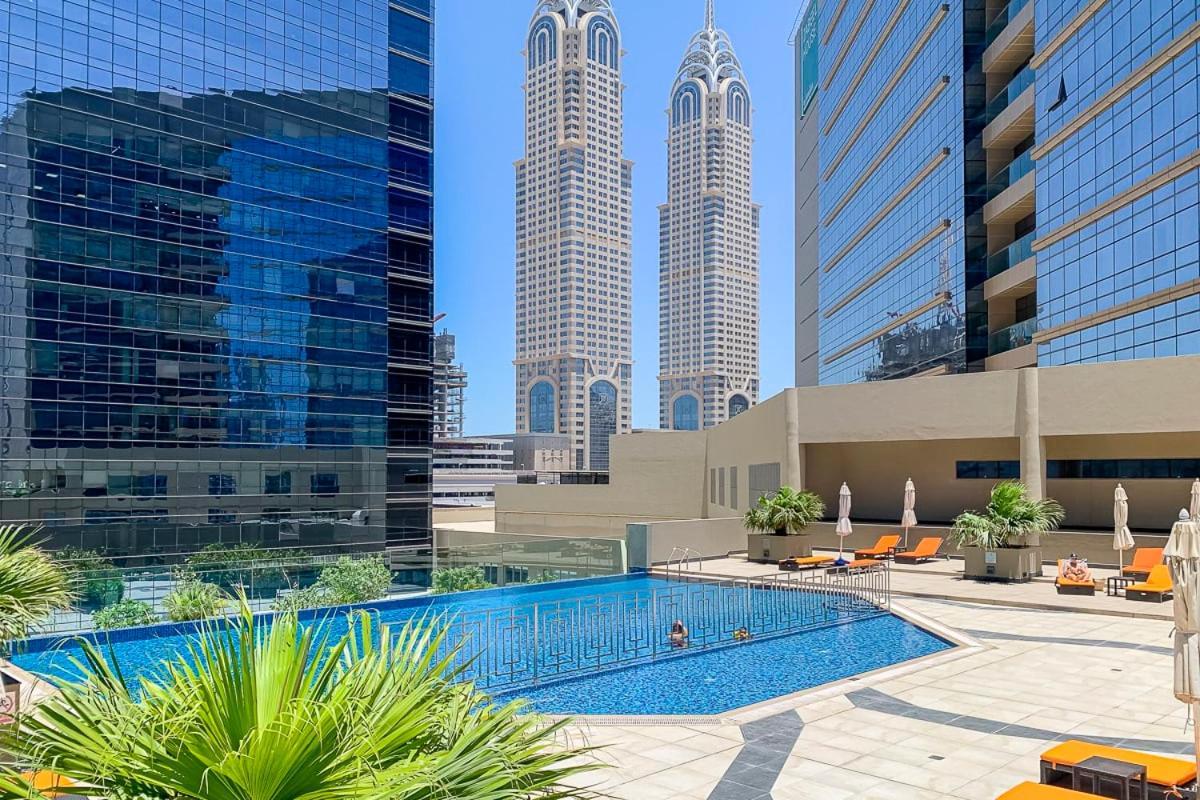 Frank Porter - The Onyx Tower 2 Apartamento