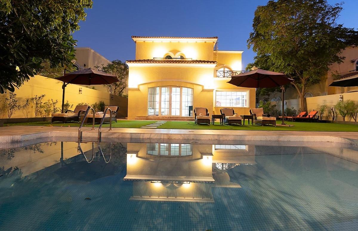 Apartamento 6 Plus 1 Bdr Jumeirah Park With Amz Climatized Huge Private Pool - 5 Min From Jbr Beach Dubai