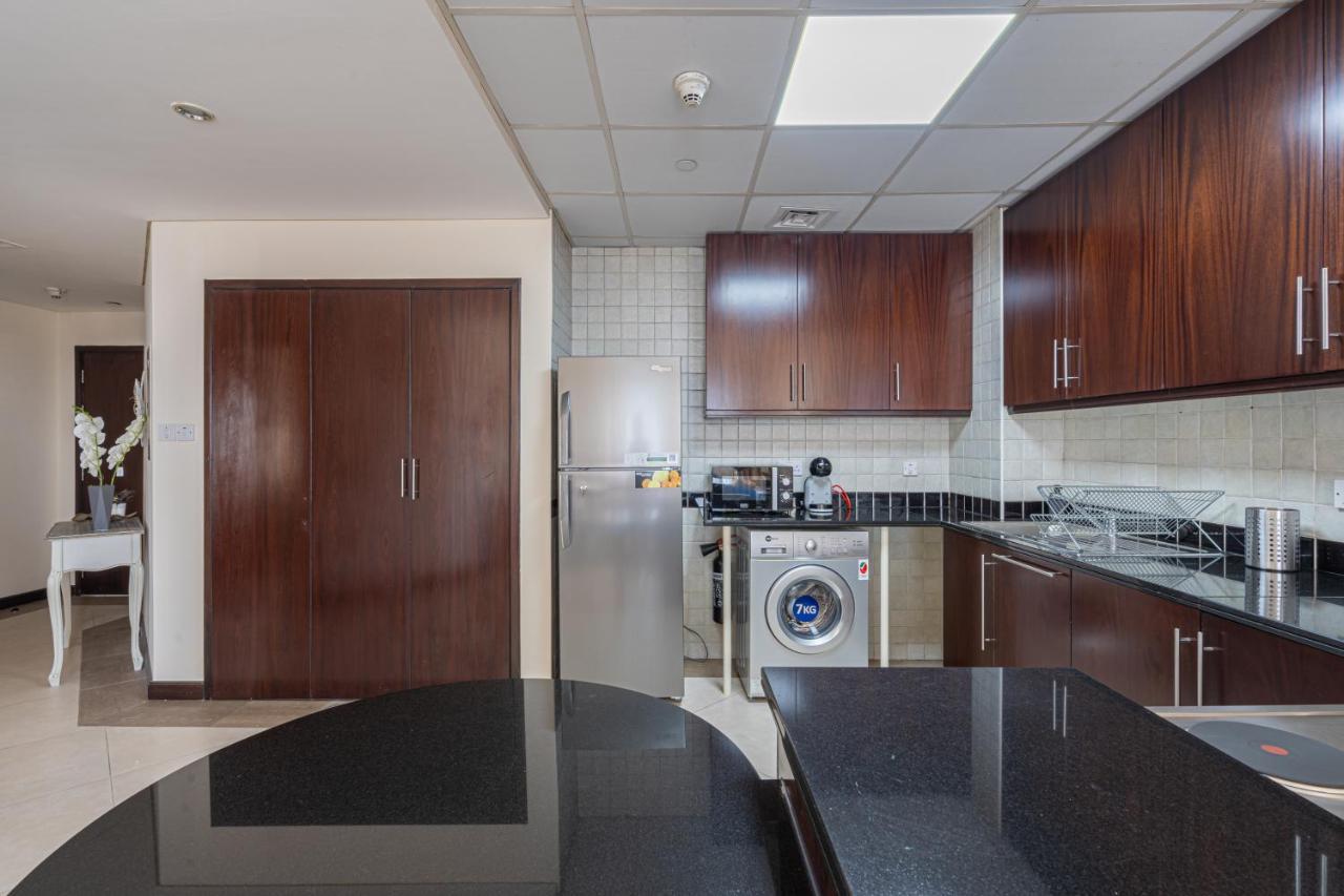 Higuests - Cheerful With Stunning Views In Port Saeed Apartment *