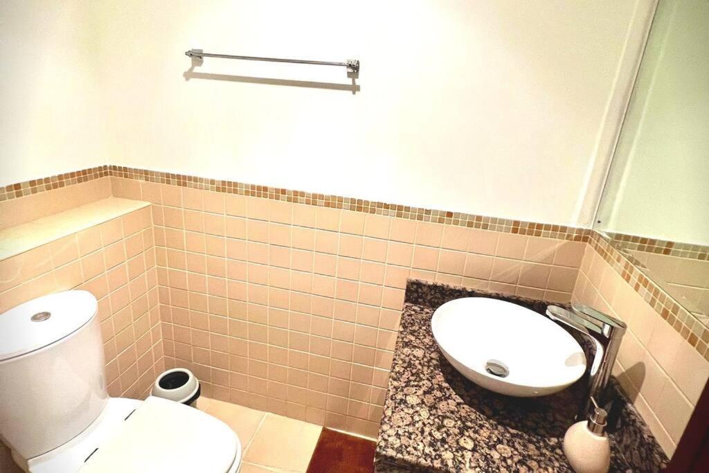 By The In Bahar, Jbr Apartment