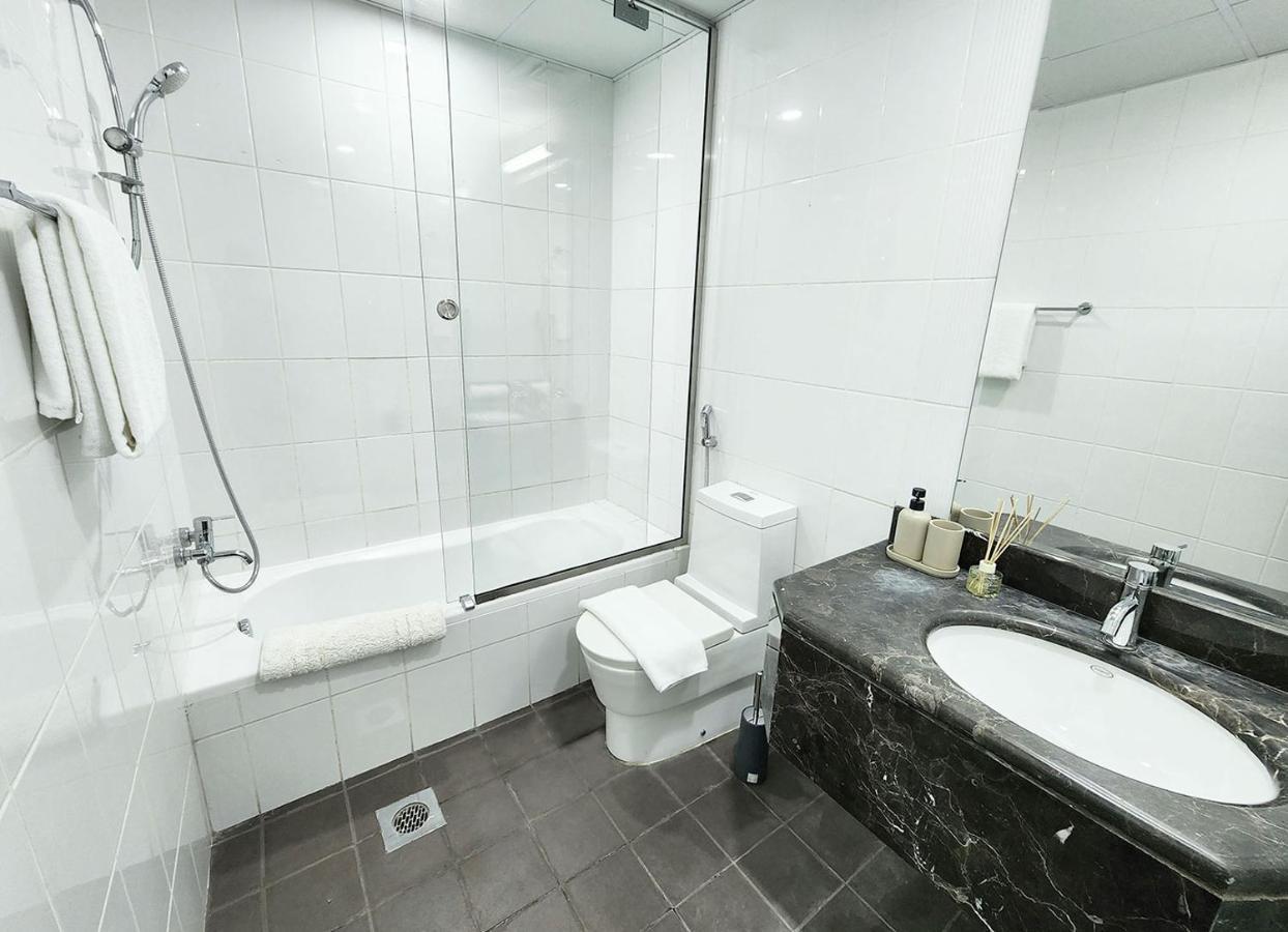 Rh- Luxurious Retreat, Spacious 01 Bedroom Near Burj Khalifa And Mall Apartment