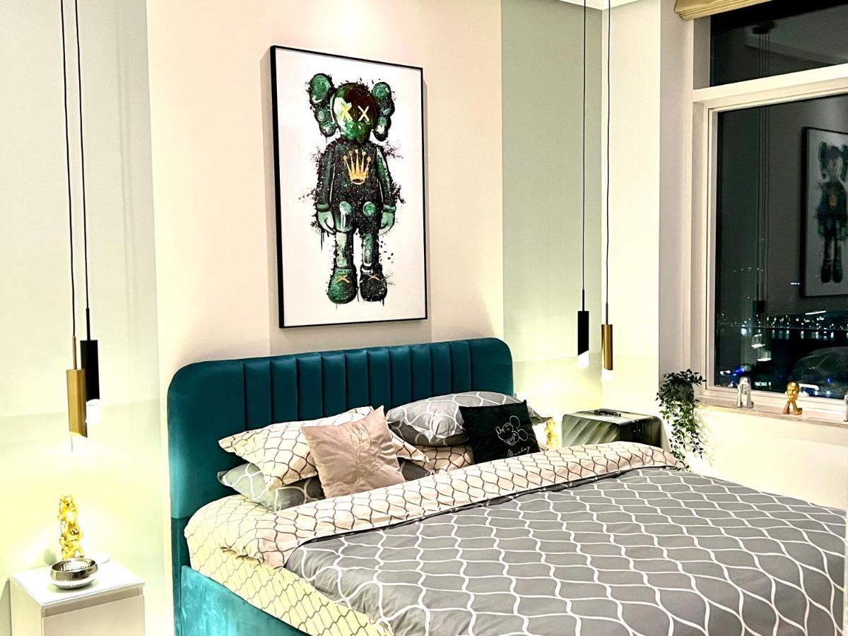 Luxury-designer 1 Bedroom Sea View *