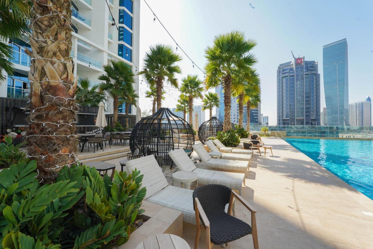 Apartment Aliving Stylish With Partial Burj & Canal Views- Prive , Business Bay 713 *
