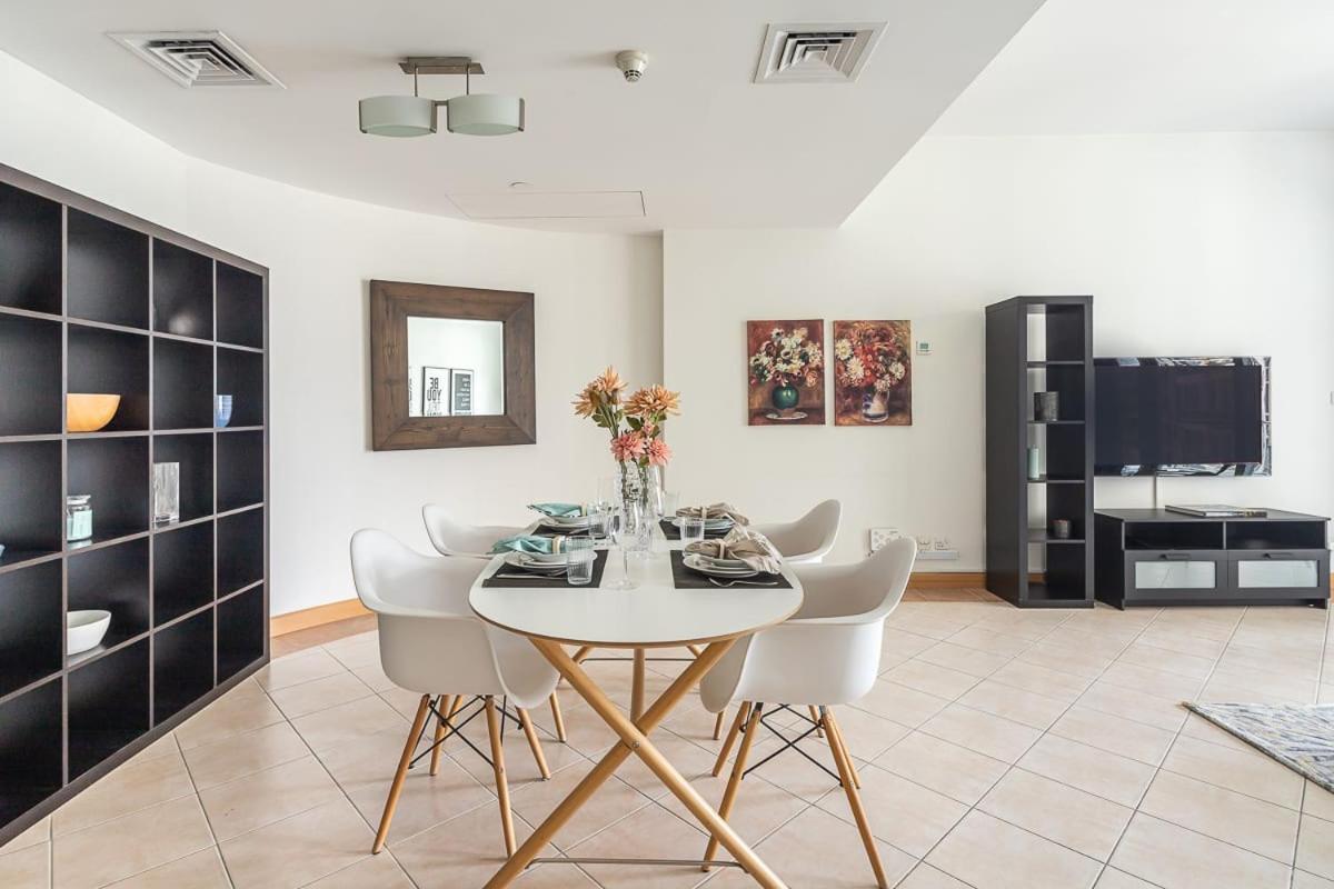 Frank Porter - Marina Terrace Apartment