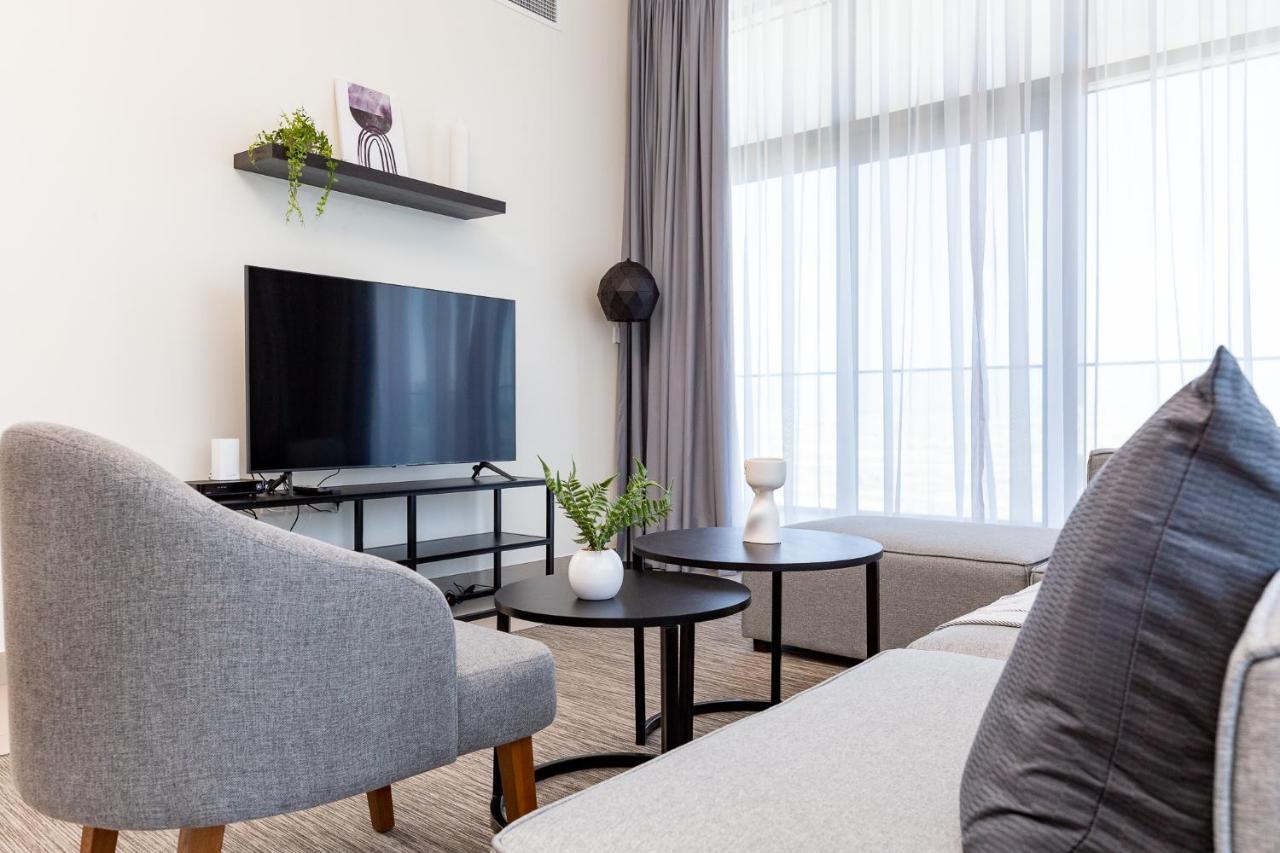 Amazing Deal! Stunning 3br With Huge Terrace - Jvt