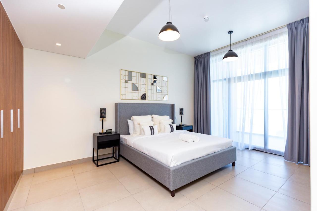 Amazing Deal! Stunning 3br With Huge Terrace - Jvt * Dubai