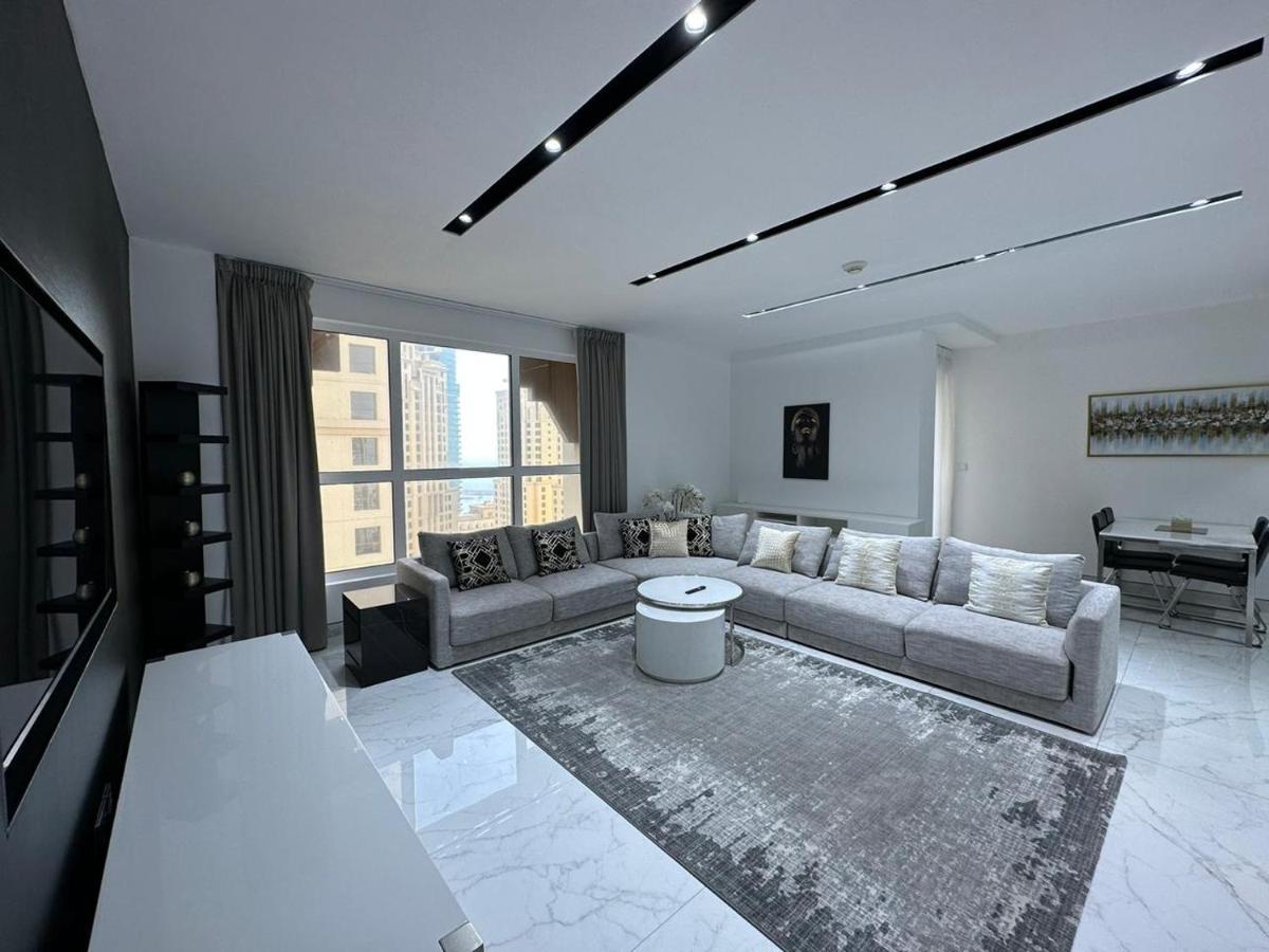 Stylish 2 Bedroom Service With Sea View Dubai