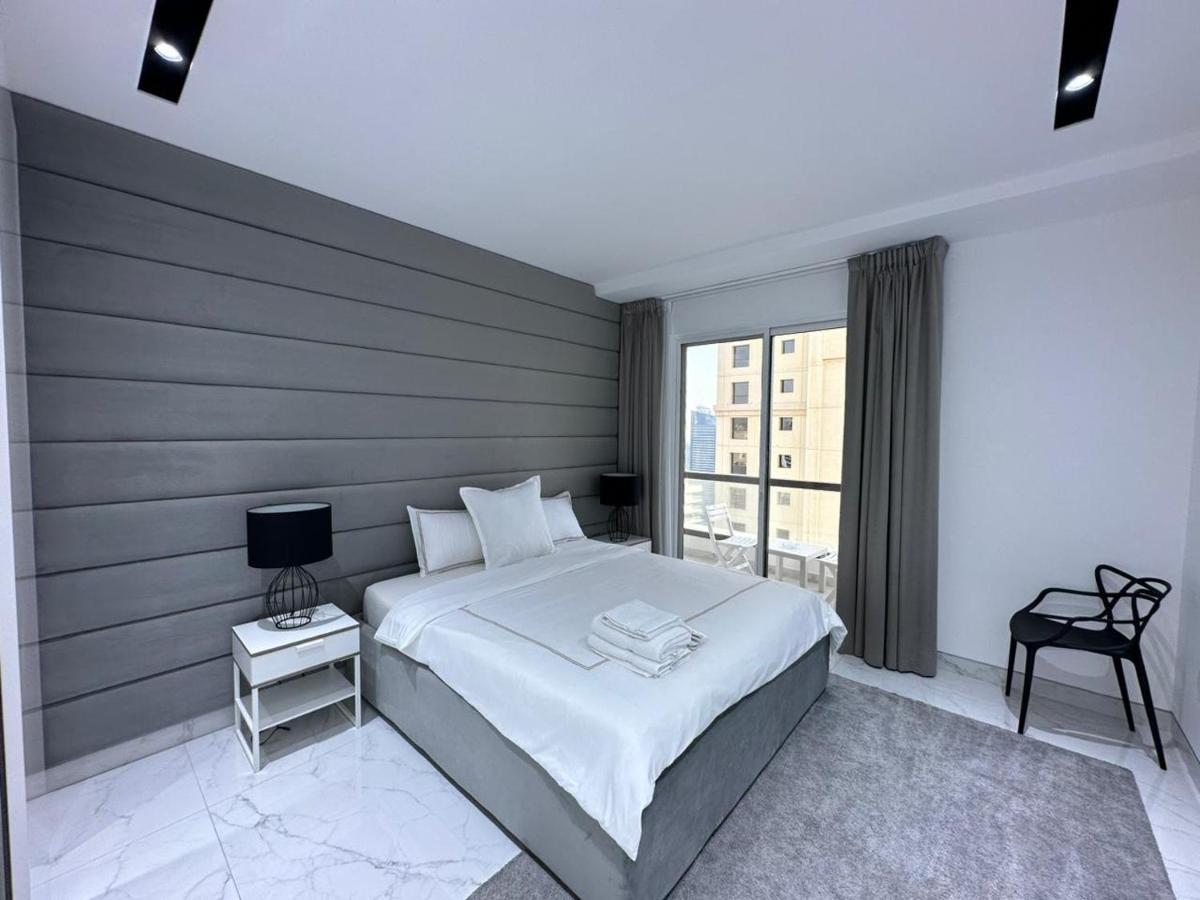 Stylish 2 Bedroom Service With Sea View