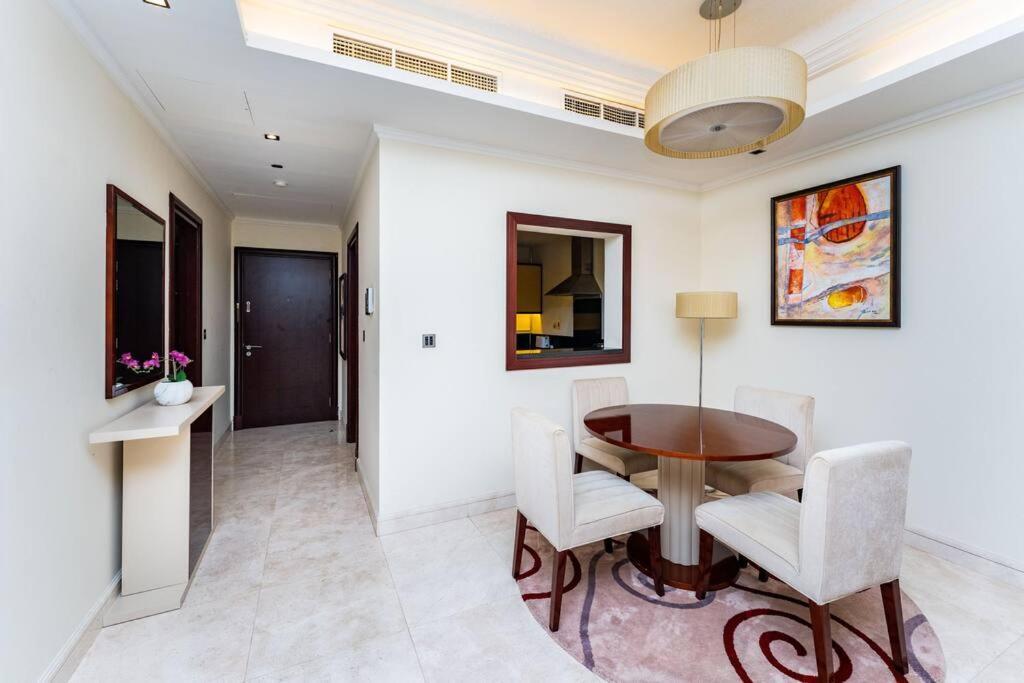 Palm Jumeirah Spacious 1 Bed Private Daire Dubai