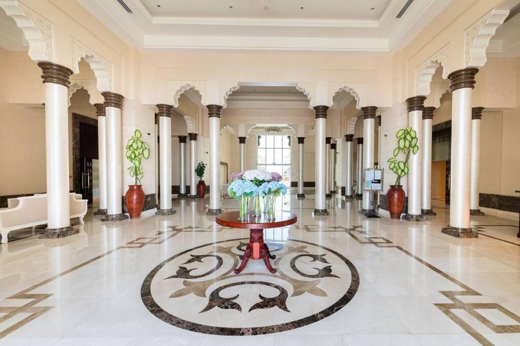 Palm Jumeirah Spacious 1 Bed Private Daire