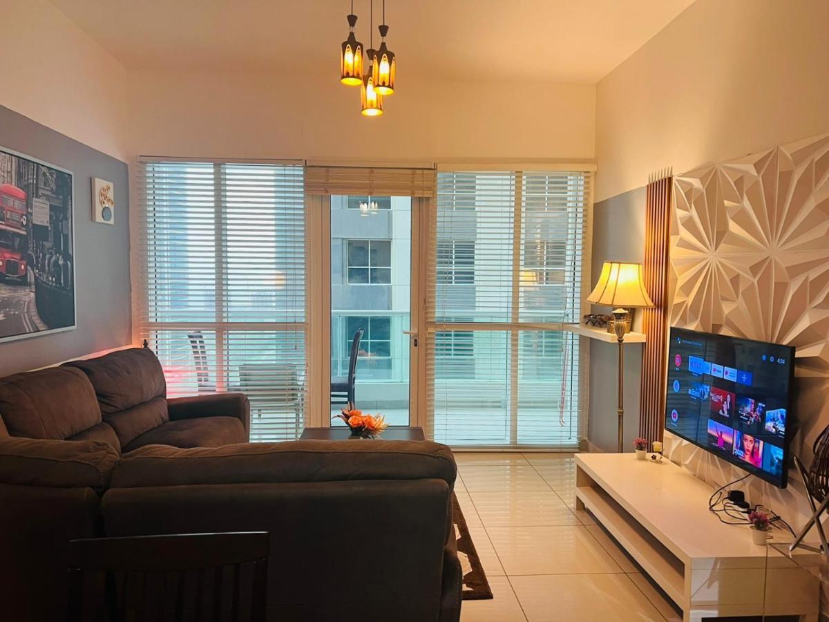 Entire Private Self Catered Marina Daire *