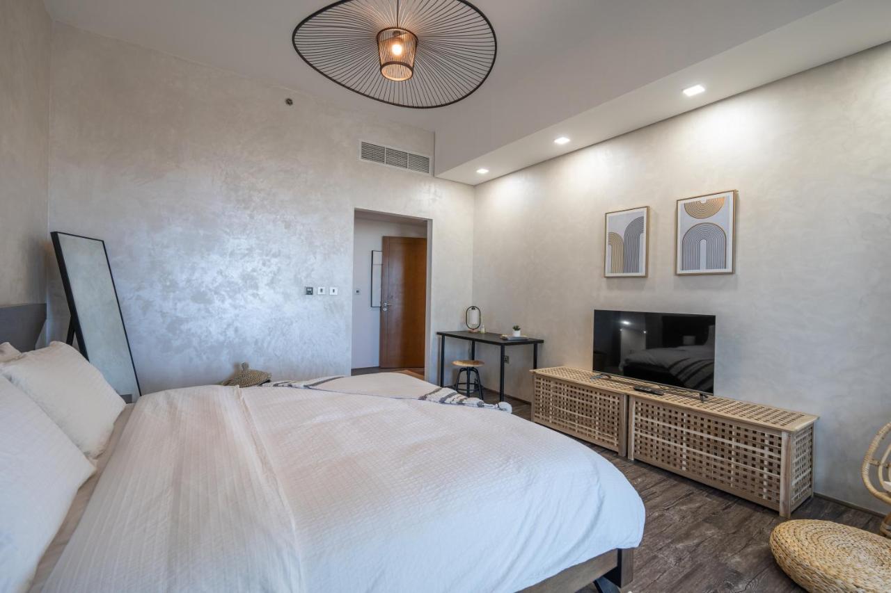 Apartment Elegant 2br Palm Jumeirah Apt With Pool Access
