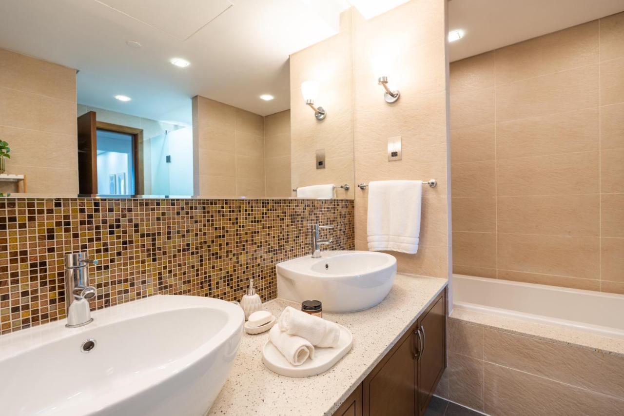 Apartment Elegant 2br Palm Jumeirah Apt With Pool Access