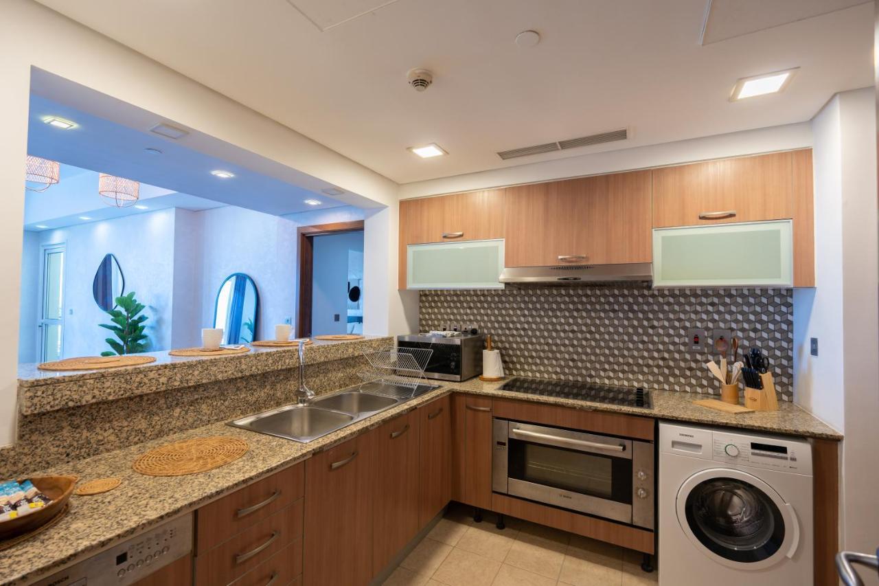 Elegant 2br Palm Jumeirah Apt With Pool Access Apartment Dubai