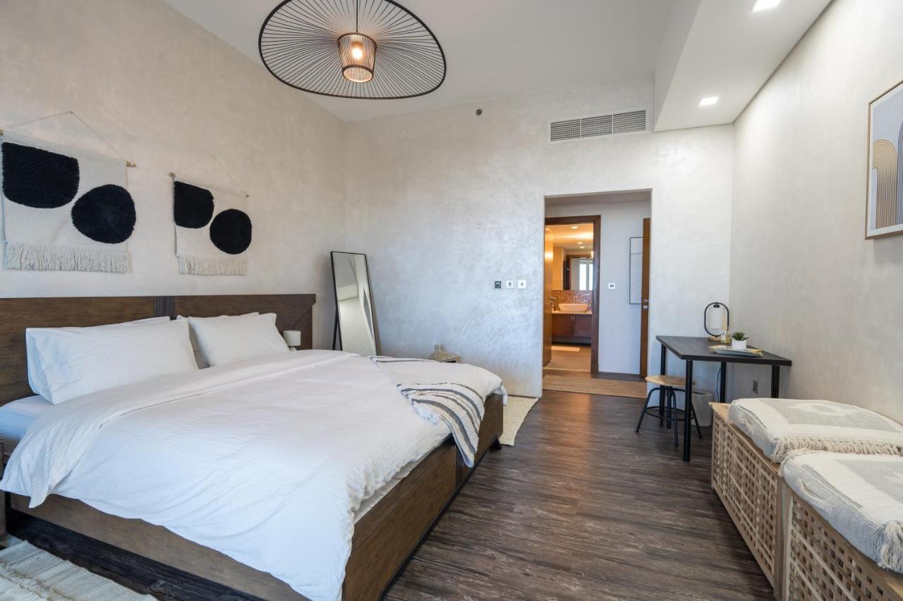 Elegant 2br Palm Jumeirah Apt With Pool Access Apartment Dubai