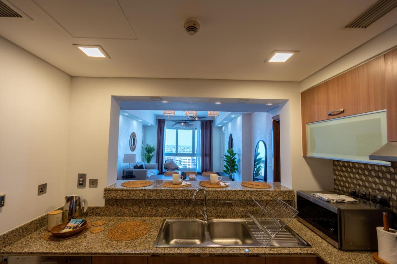 Elegant 2br Palm Jumeirah Apt With Pool Access Dubai