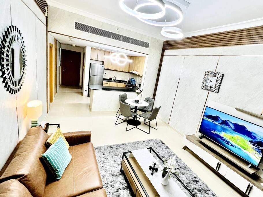 New Luxury 1br Near Burj Khalifa Apartment Dubai
