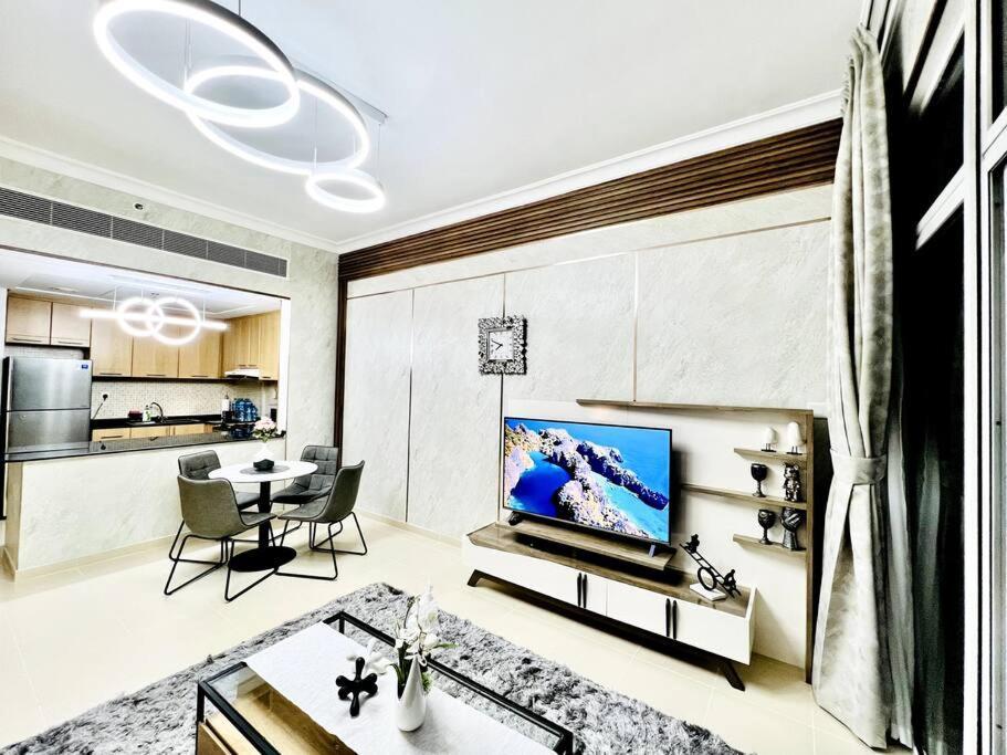 New Luxury 1br Near Burj Khalifa Apartment