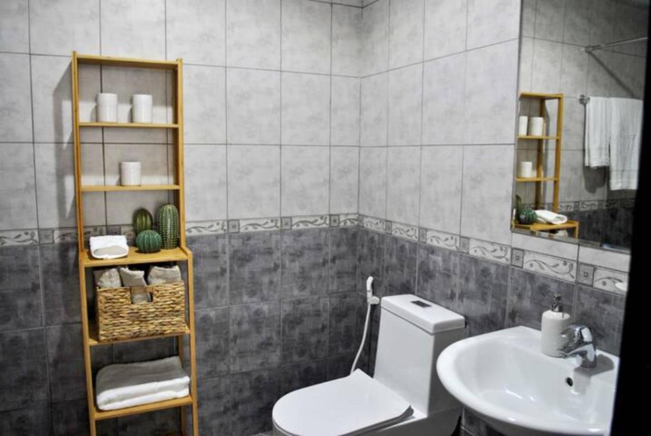 Relaxing 2br Haven In Marina Perfect Location & Amenities Apartment Dubai