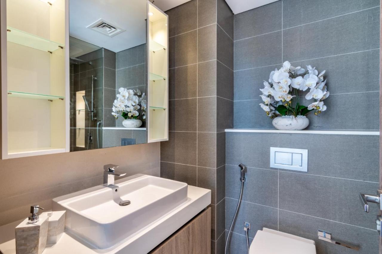 Vivid 2-bedroom Marina View Apartment *