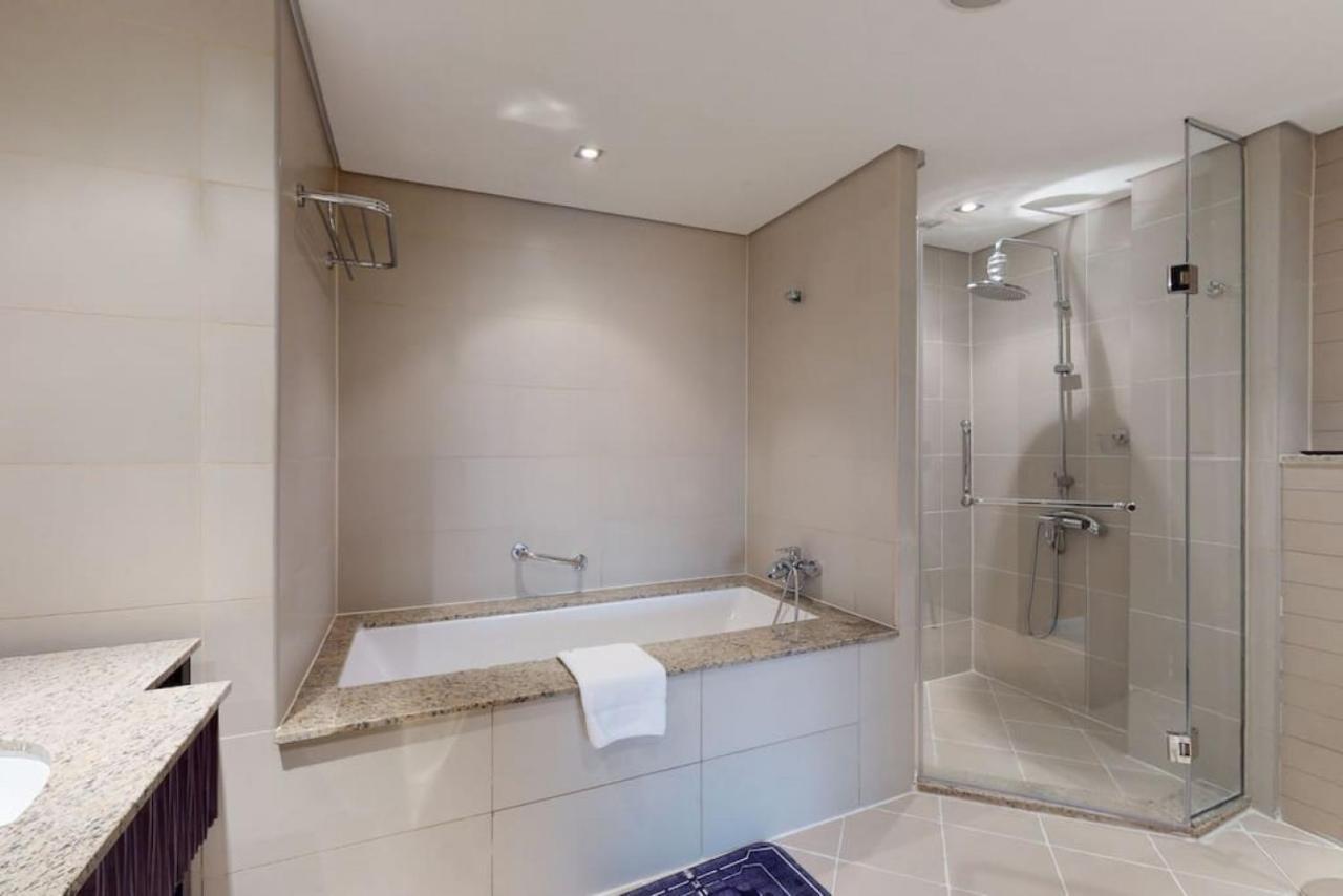 Daire Royal Amwaj South, Palm Jumeirah - Calm Two Bedroom *