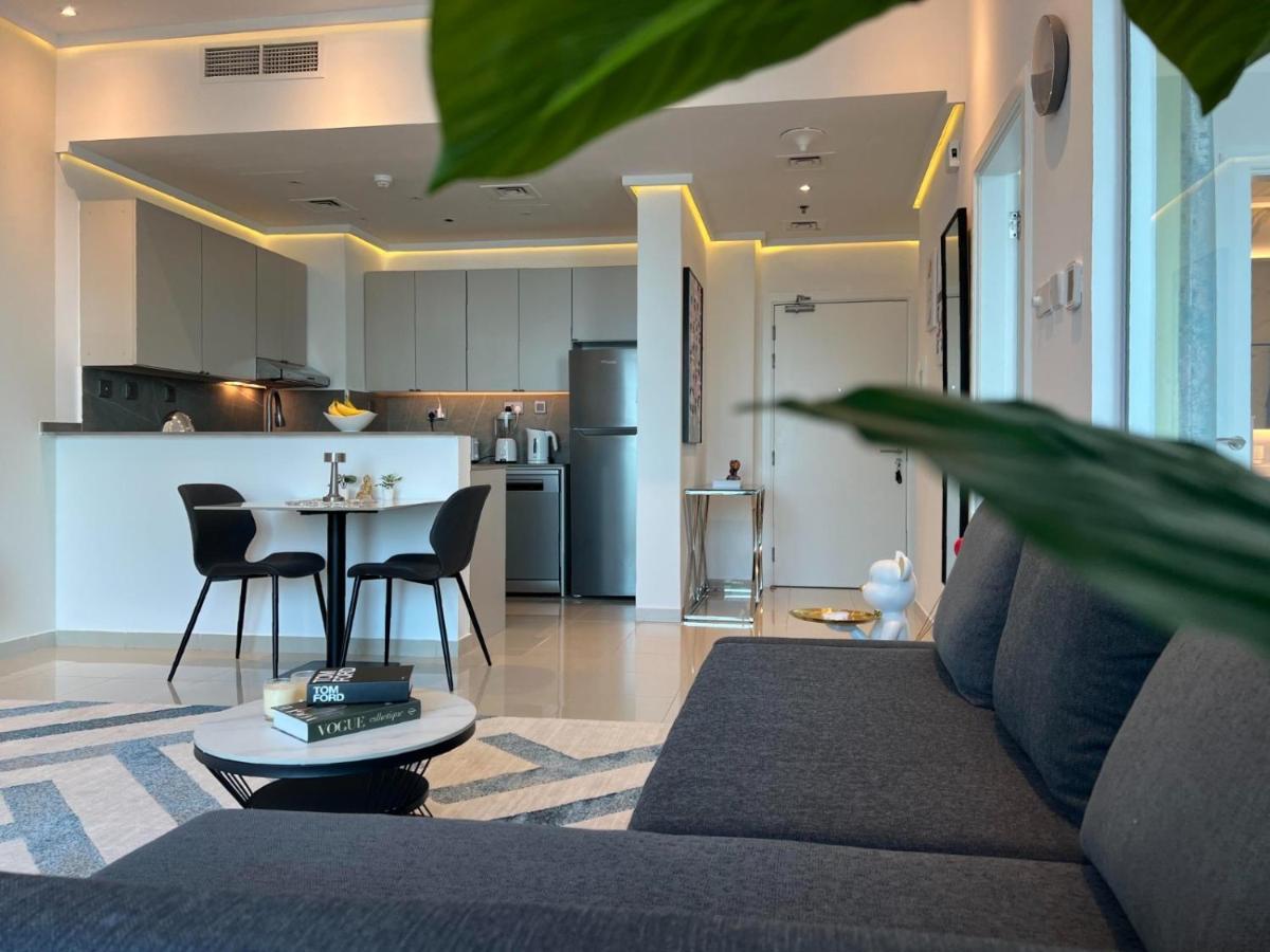 Luxury-designer 1 Bedroom Sea View Apartment *