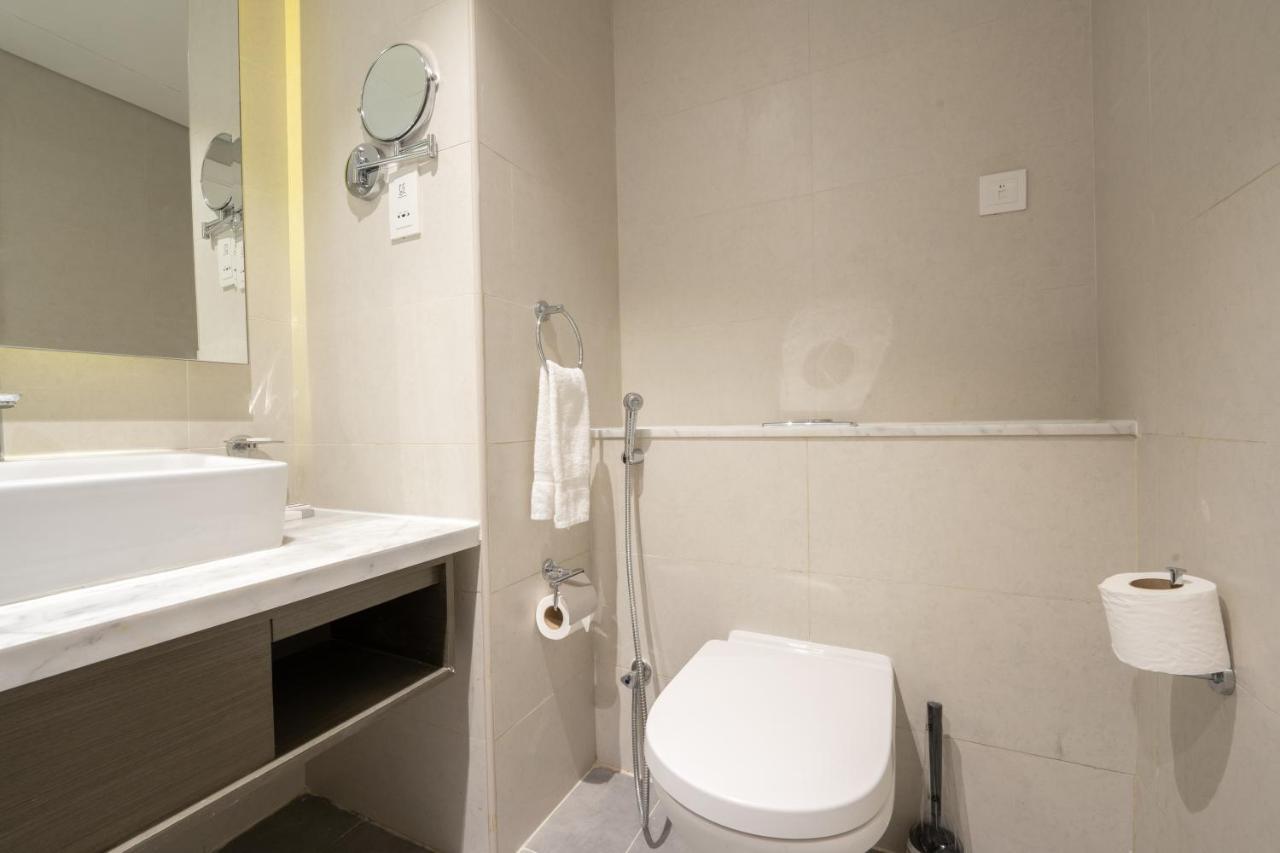 Apartment Aliving Stylish With Partial Burj & Canal Views- Prive , Business Bay 713