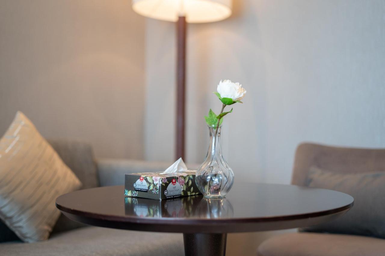 Aliving Stylish With Partial Burj & Canal Views- Prive , Business Bay 713 * Dubai