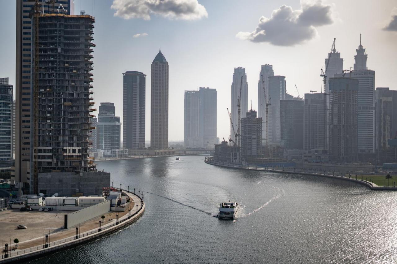 Aliving Stylish With Partial Burj & Canal Views- Prive , Business Bay 713 Apartment *