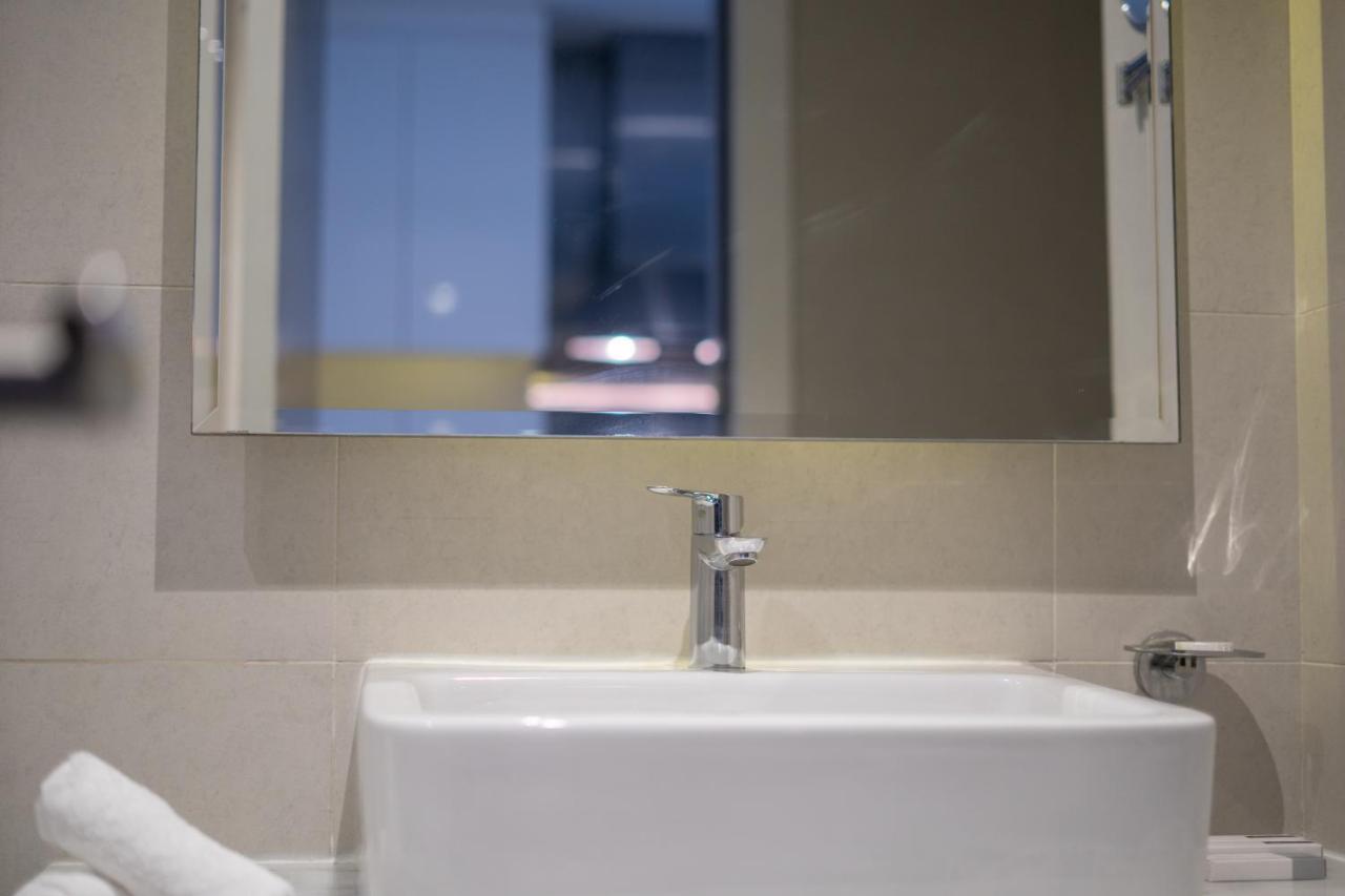 Aliving Stylish With Partial Burj & Canal Views- Prive , Business Bay 713 Apartment