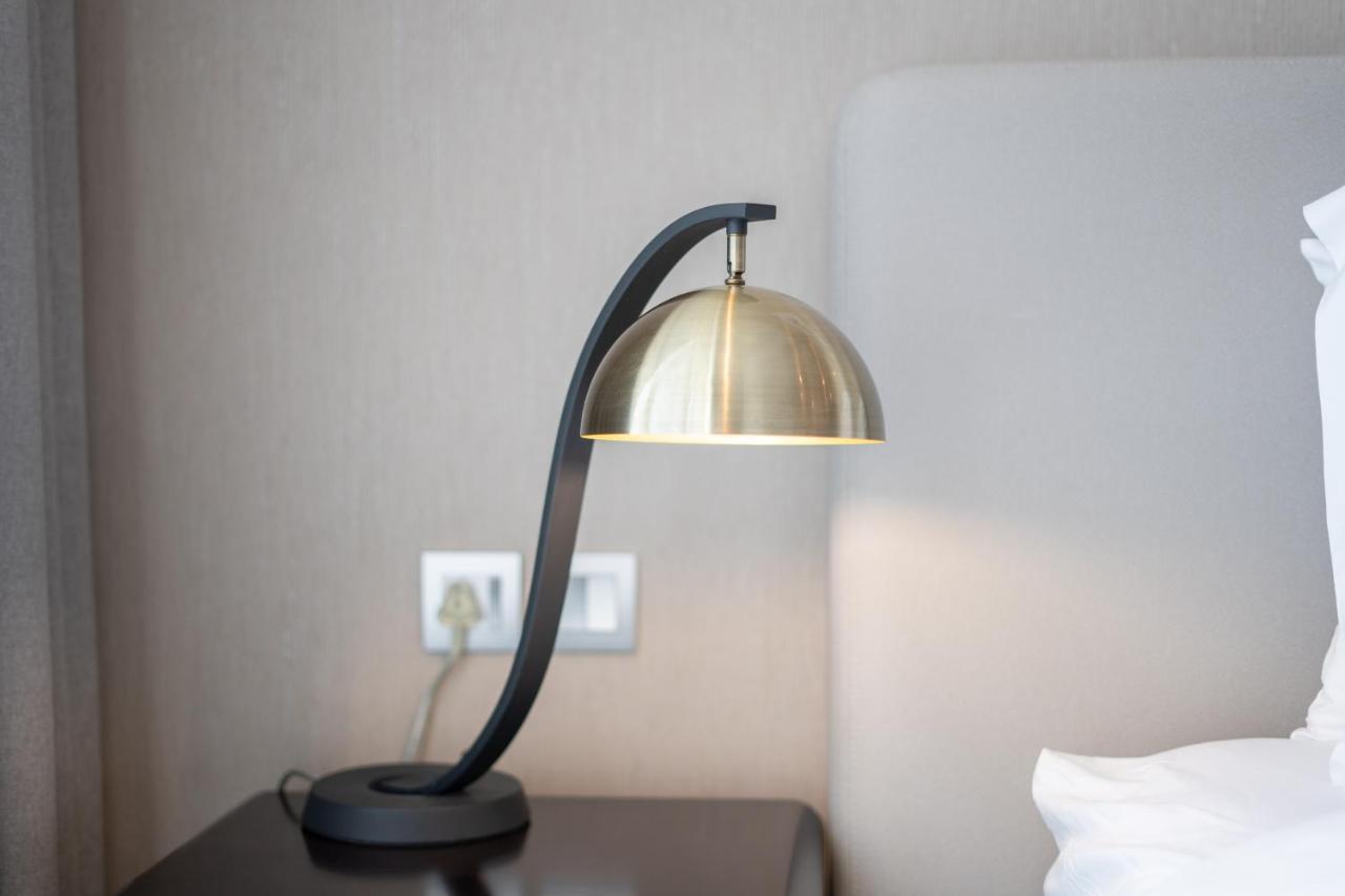 Aliving Stylish With Partial Burj & Canal Views- Prive , Business Bay 713 Apartment *