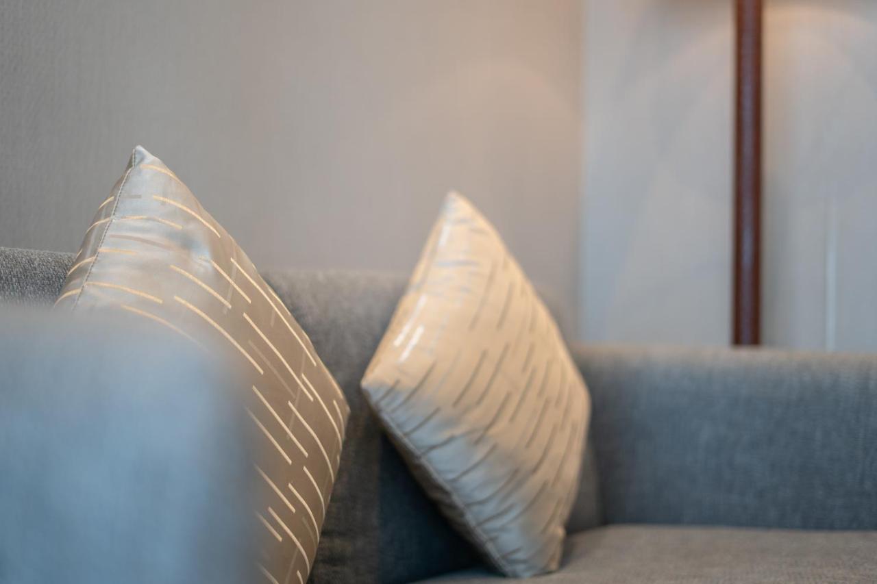 Aliving Stylish With Partial Burj & Canal Views- Prive , Business Bay 713 Apartment *