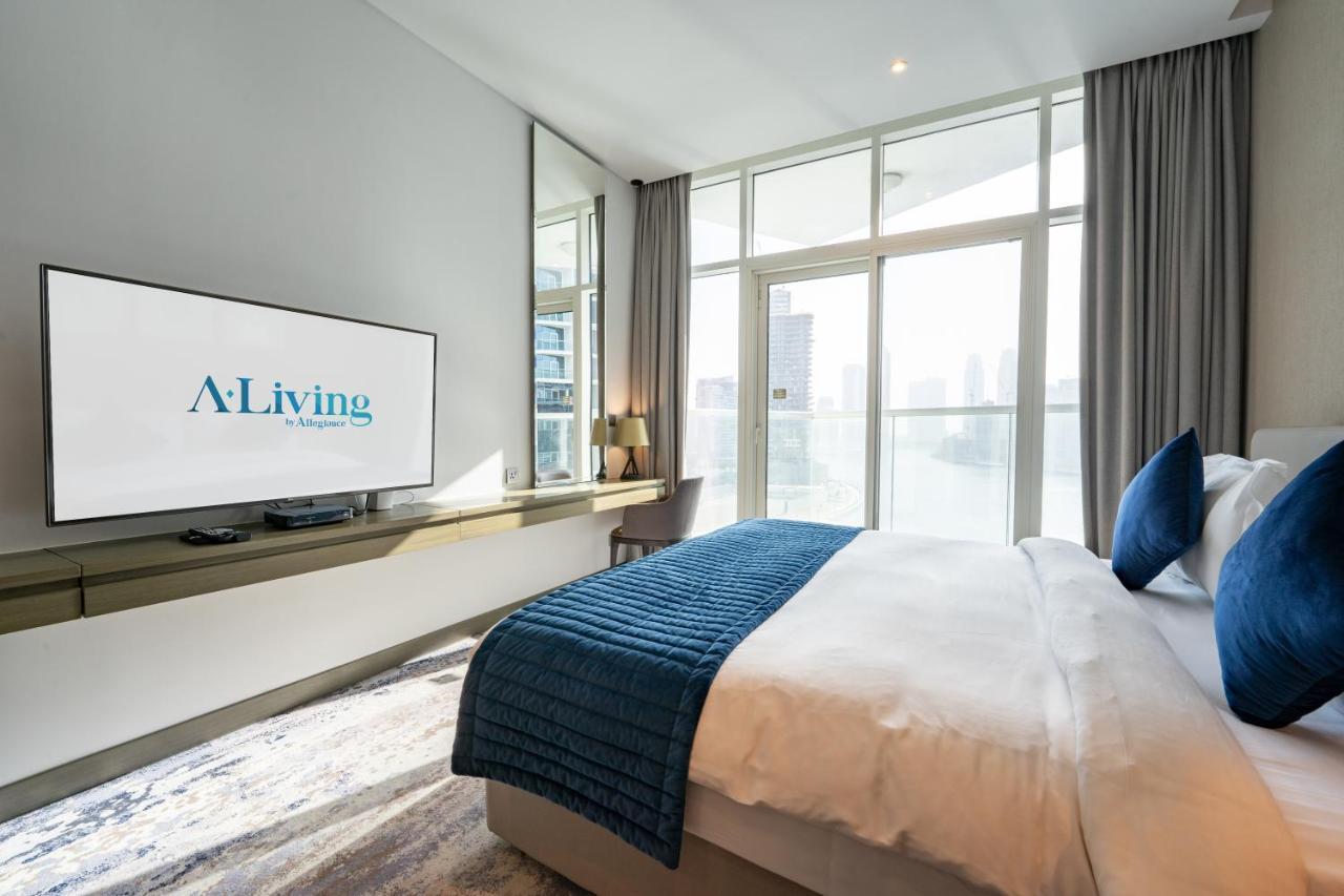 Apartment Aliving Stylish With Partial Burj & Canal Views- Prive , Business Bay 713 *
