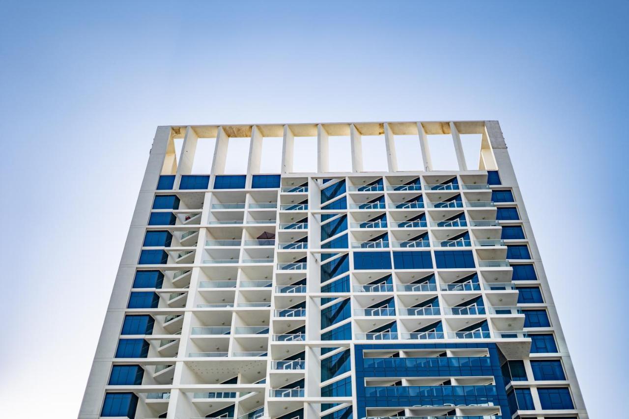 Aliving Stylish With Partial Burj & Canal Views- Prive , Business Bay 713